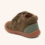 bisgaard barefoot hale v forrest PLAY